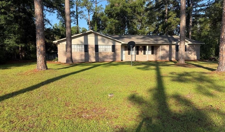 1900 Rich, Bainbridge, GA 39819 - 4 Beds, 2 Bath