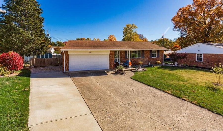 1434 Castleberry Ct, Anderson Twp., OH 45255 - 3 Beds, 2 Bath