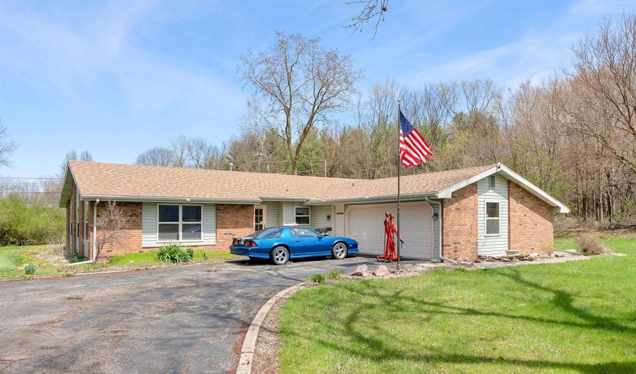 2557 County Road 60, Auburn, IN 46706 - 3 Beds, 2 Bath