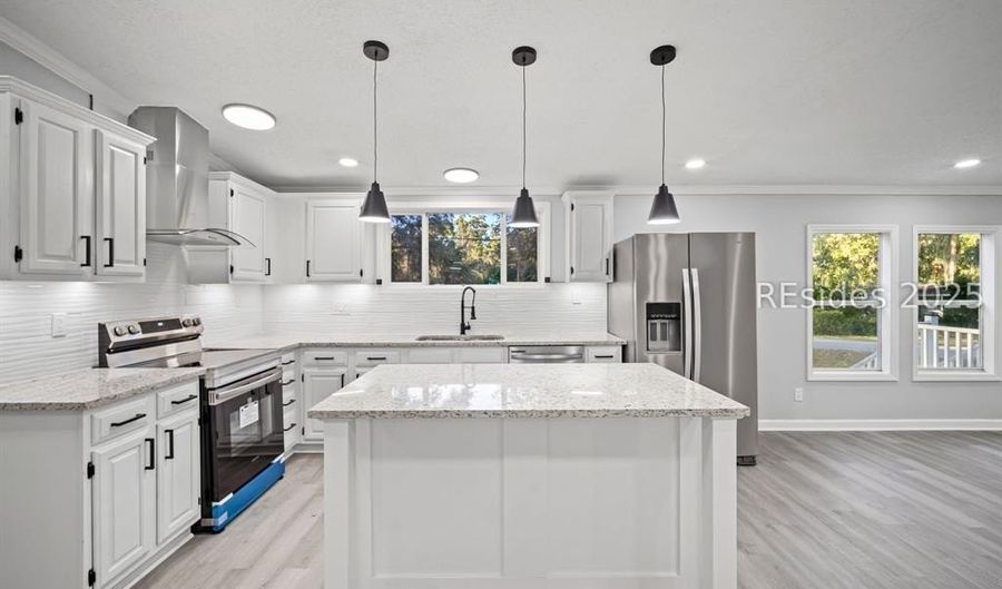 137 Winsor Rd, Beaufort, SC 29906 - 4 Beds, 3 Bath