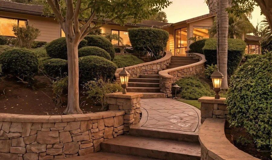 2927 Circle Dr, Escondido, CA 92029 - 4 Beds, 3 Bath