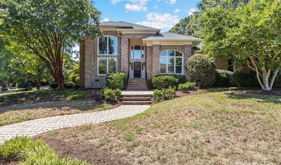 3324 Meadow Bluff Dr, Charlotte, NC 28226 - 5 Beds, 6 Bath