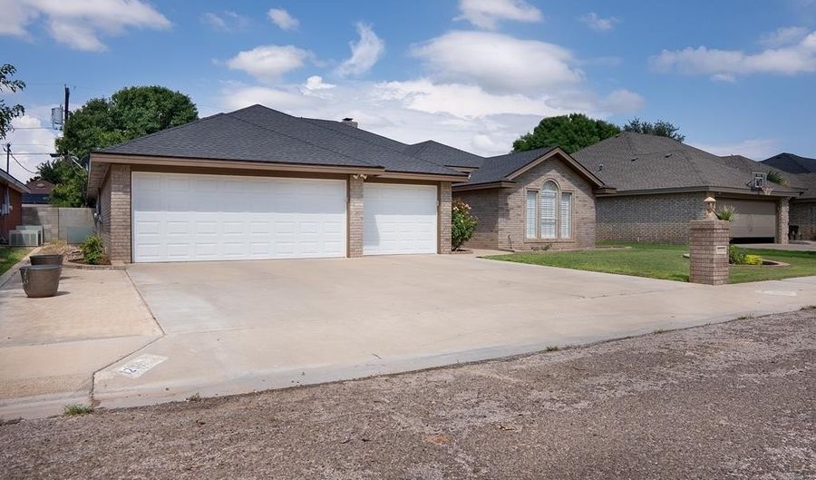 1207 NW 16th St, Andrews, TX 79714 - 4 Beds, 2 Bath