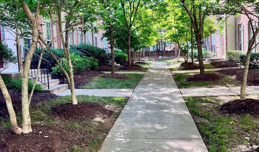 5605 HARRINGTON FALLS Ln F, Alexandria, VA 22312 - 3 Beds, 3 Bath