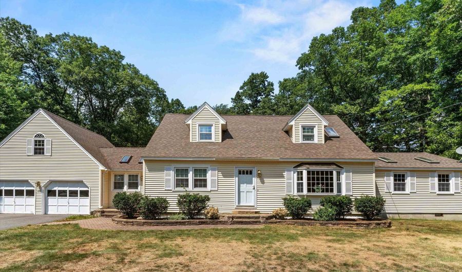 29 Maple Dr, Bedford, NH 03110 - 4 Beds, 2 Bath