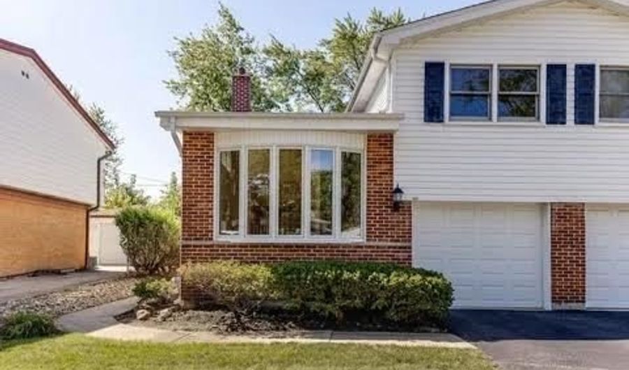 317 E VALLEY Ln, Arlington Heights, IL 60004 - 4 Beds, 3 Bath