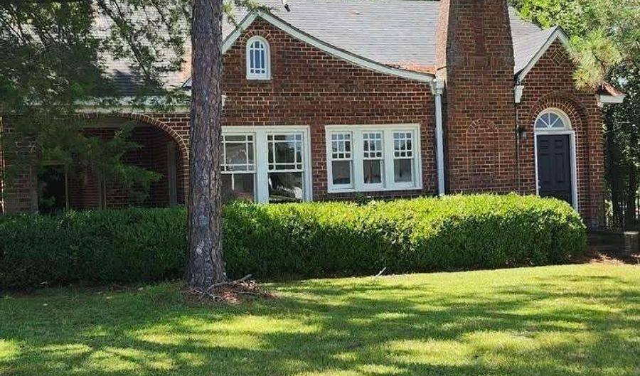 328 S Main St S, Ashburn, GA 31714 - 3 Beds, 2 Bath
