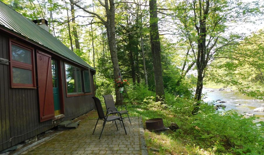 51 Pond Road Rd, Abbot, ME 04406 - 2 Beds, 1 Bath