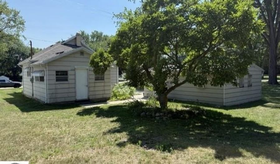 622 Mechanic St, Alma, MI 48801 - 2 Beds, 1 Bath