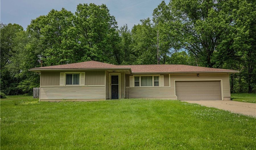 16011 Elbrook St NE, Alliance, OH 44601 - 3 Beds, 2 Bath