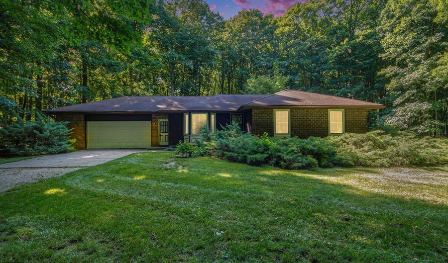 12382 92nd St SE, Alto, MI 49302 - 3 Beds, 2 Bath