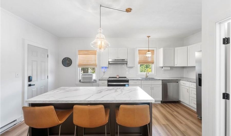 61 School St 2R, Lincoln, RI 02802 - 3 Beds, 2 Bath
