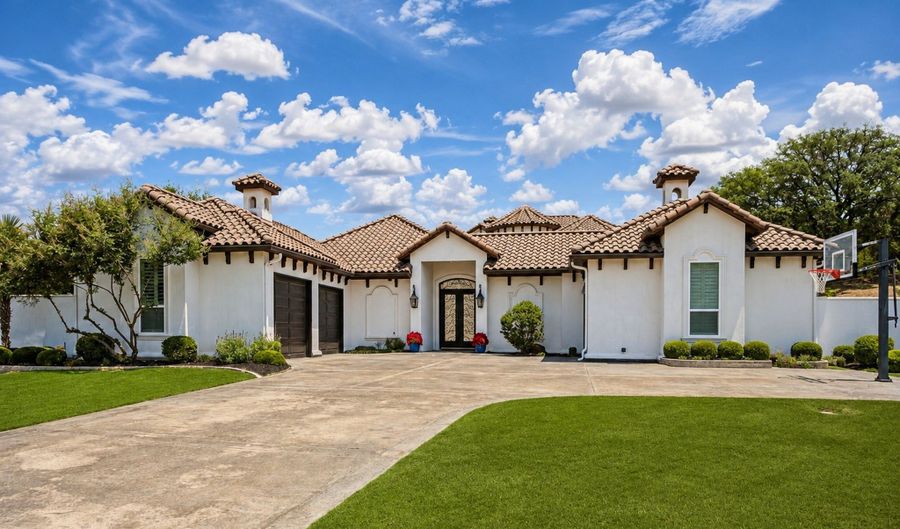 203 Links Ct, Aledo, TX 76008 - 5 Beds, 6 Bath