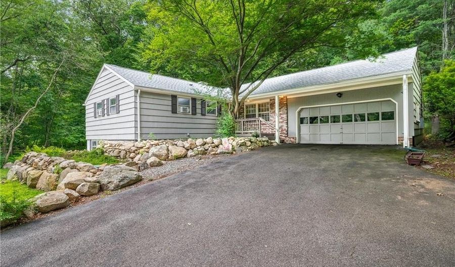 325 Shady Hill Dr, East Greenwich, RI 02818 - 3 Beds, 2 Bath