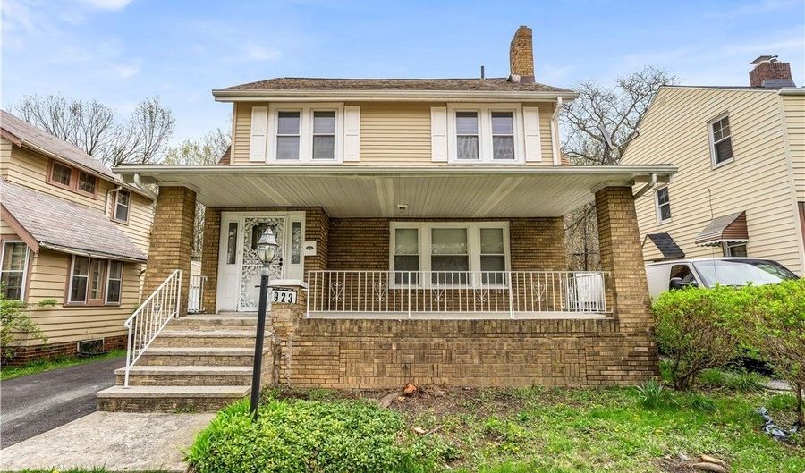 923 Selwyn Rd, Cleveland Heights, OH 44112 - 5 Beds, 2 Bath