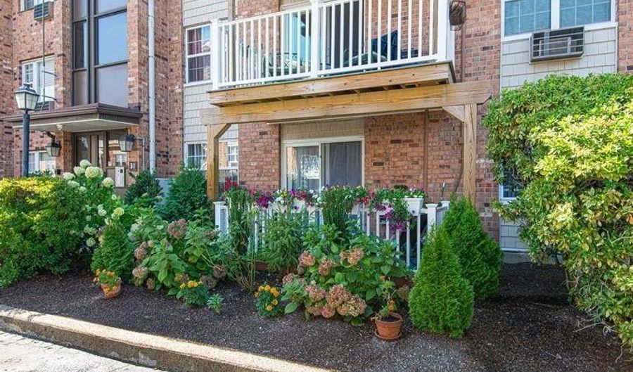 31 Bullocks Point Ave 2A, East Providence, RI 02915 - 2 Beds, 2 Bath