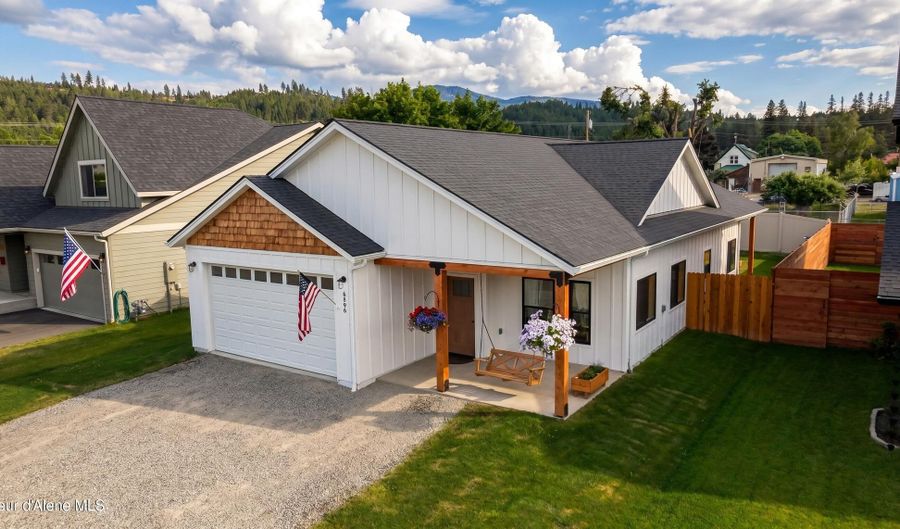 6806 Selkirk St, Bonners Ferry, ID 83805 - 3 Beds, 3 Bath