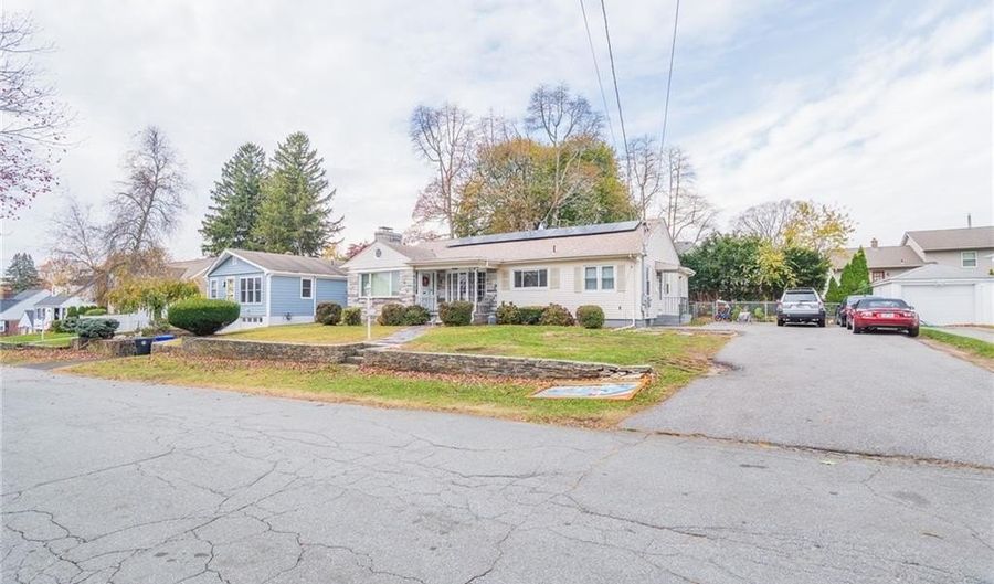 9 Farnum Ave, North Providence, RI 02911 - 5 Beds, 2 Bath