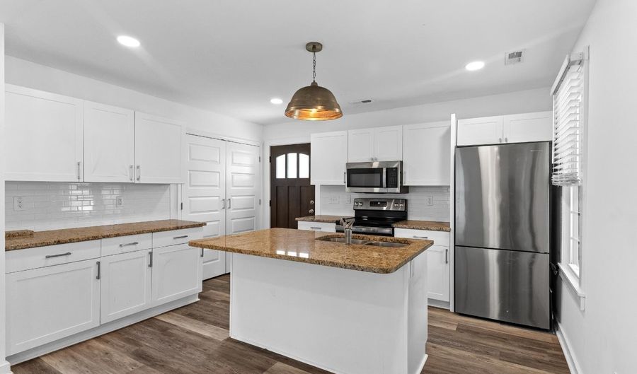 802 Amherst Ave, Altavista, VA 24517 - 2 Beds, 1 Bath