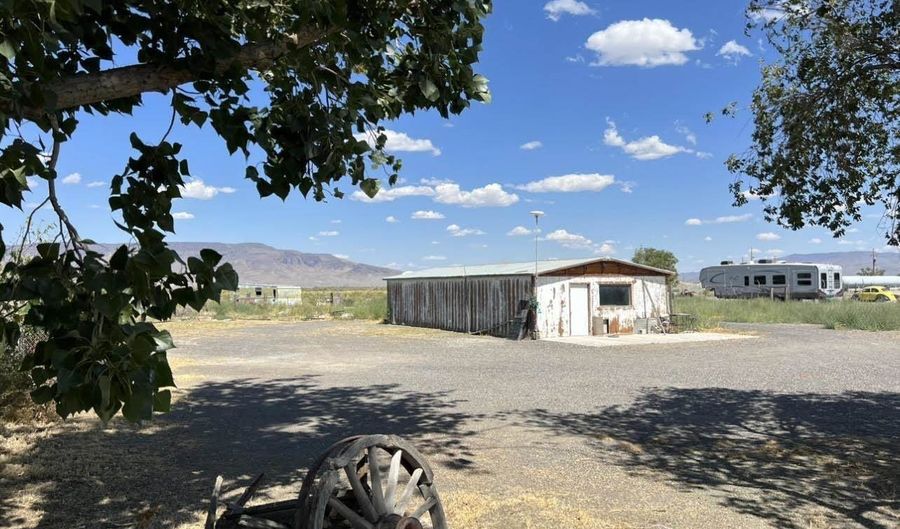 225 Trescott St, Battle Mountain, NV 89820 - 2 Beds, 2 Bath