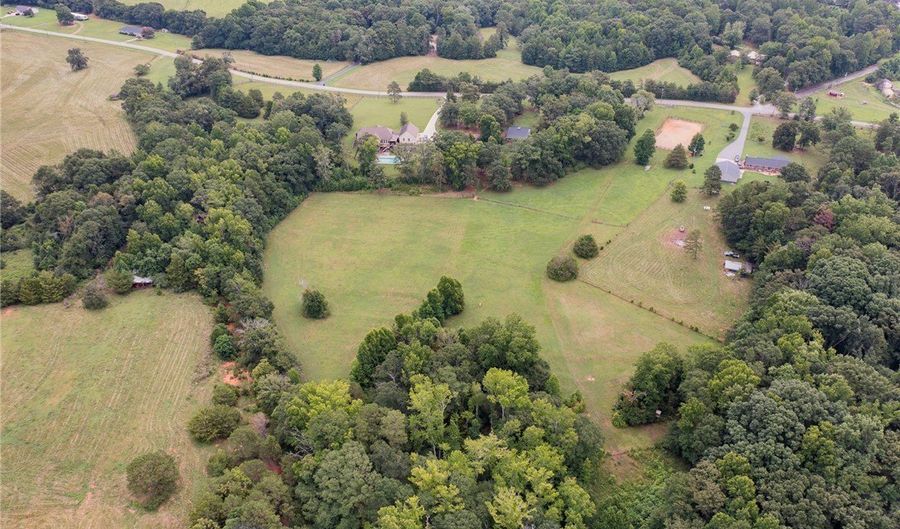 1060 Shackleburg Rd, Anderson, SC 29621 - 4 Beds, 6 Bath