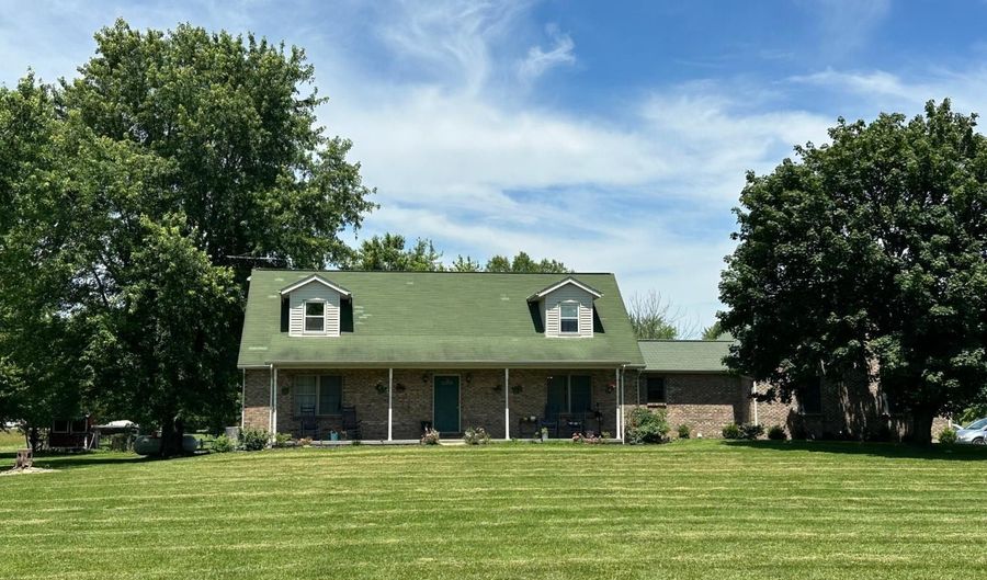 18555 Days Way Ln, Aurora, IN 47001 - 5 Beds, 4 Bath