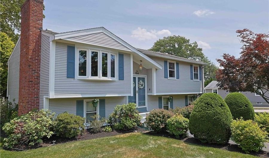 184 Vallette St, Cranston, RI 02920 - 3 Beds, 3 Bath