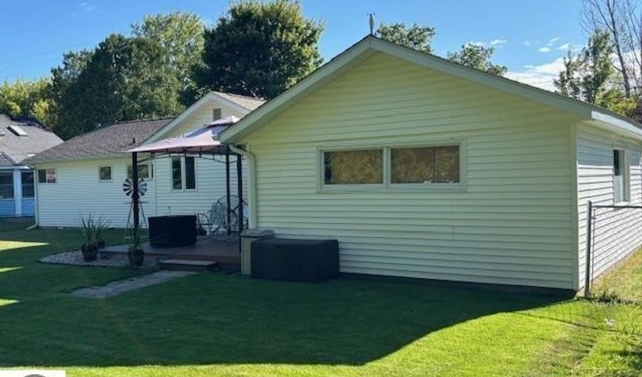 214 5th Ave, Tawas City, MI 48763 - 3 Beds, 2 Bath