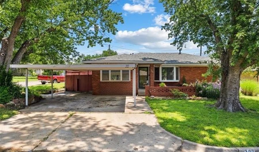 300 SE Waverly Ave, Bartlesville, OK 74006 - 3 Beds, 1 Bath