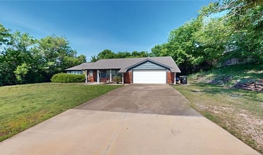 1005 S Broadway, Ada, OK 74820 - 3 Beds, 3 Bath