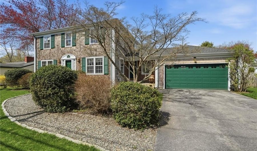 194 New Meadow Rd, Barrington, RI 02806 - 3 Beds, 2 Bath