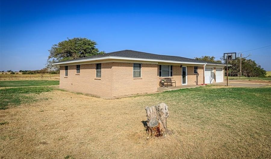 15861 S County Road 202 Rd, Altus, OK 73521 - 3 Beds, 2 Bath