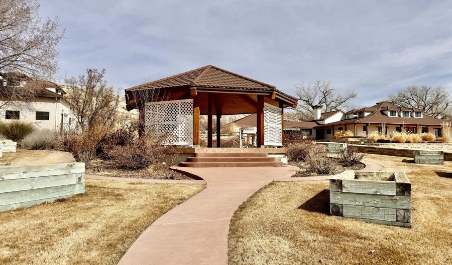 1118 N FRONTIER St, Bloomfield, NM 87413 - 5 Beds, 5 Bath
