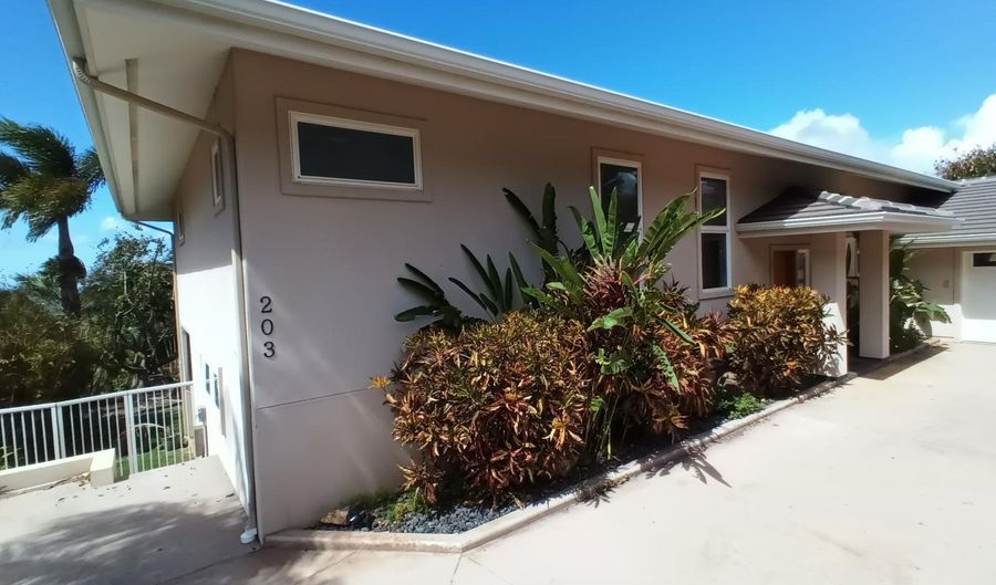 203 Heleuma Pl, Kihei, HI 96753 - 3 Beds, 4 Bath