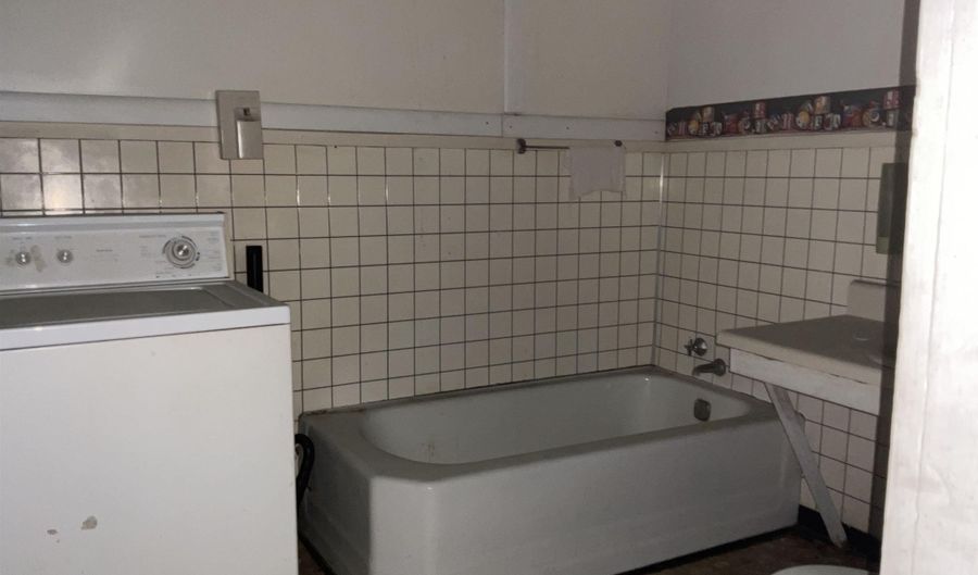 689 Bridge St, Bamberg, SC 29003 - 3 Beds, 2 Bath