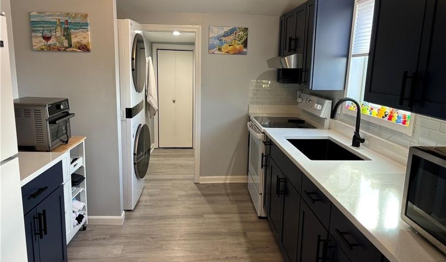 271 Great Island Rd B, Narragansett, RI 02882 - 2 Beds, 1 Bath