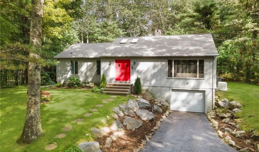 103 Rollingwood Dr, North Kingstown, RI 02852 - 2 Beds, 2 Bath