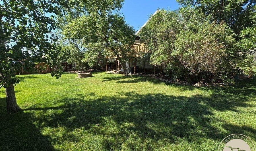 404 E Montana Ave, Baker, MT 59313 - 6 Beds, 3 Bath