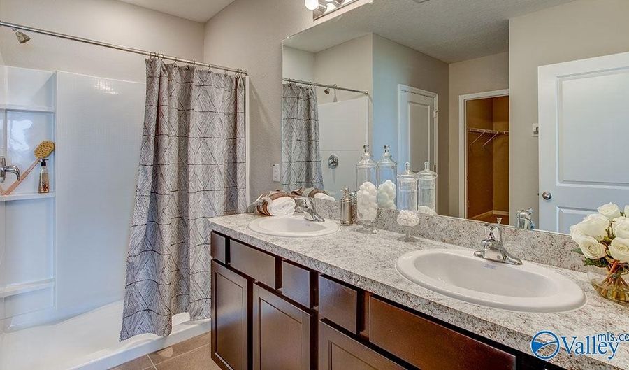 27529 Dieken Dr, Athens, AL 35613 - 4 Beds, 2 Bath