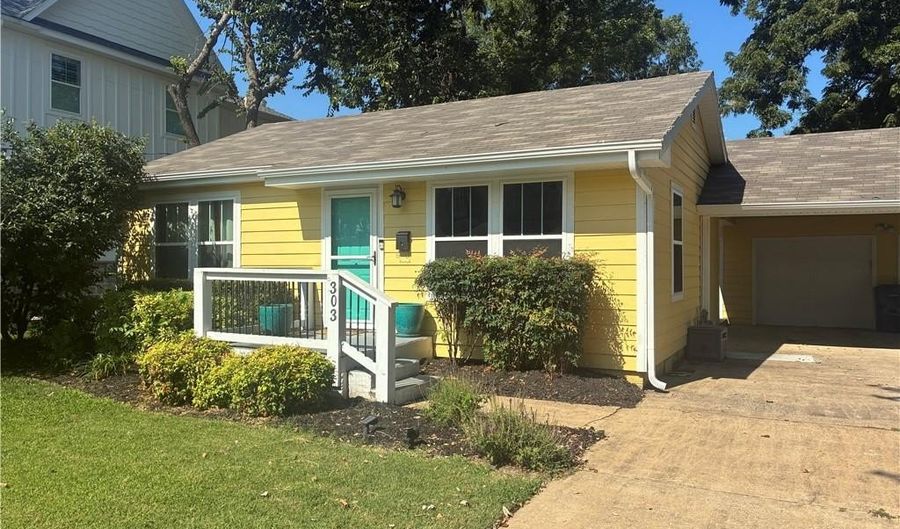 303 NW D St, Bentonville, AR 72712 - 3 Beds, 3 Bath