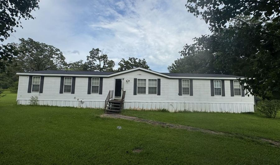 10024 Staff Cir, Aberdeen, MS 39730 - 4 Beds, 2 Bath