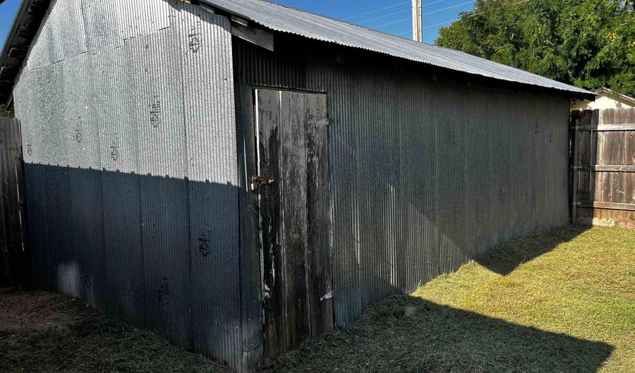 522 Avenue B, Beaver, OK 73932 - 2 Beds, 1 Bath