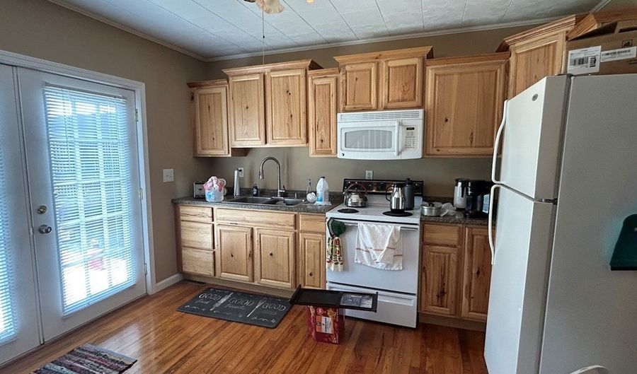131 Lansworth Dr, Austinville, VA 24312 - 3 Beds, 2 Bath