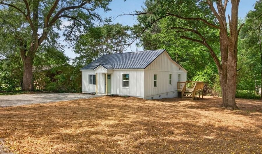 408 3rd Ave N, Baxter, TN 38544 - 3 Beds, 2 Bath