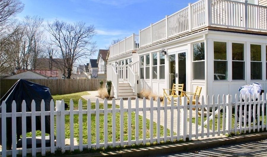 45 Hammond St 1, Newport, RI 02840 - 2 Beds, 1 Bath
