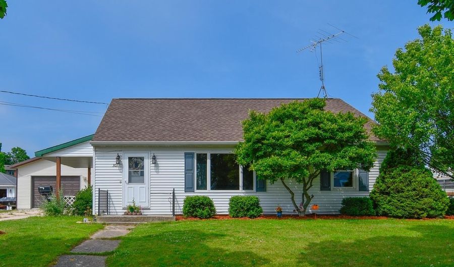 303 CHURCH St, Algoma, WI 54201 - 3 Beds, 1 Bath