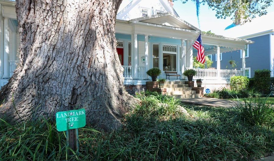 309 Evans St, Bainbridge, GA 39819 - 4 Beds, 4 Bath