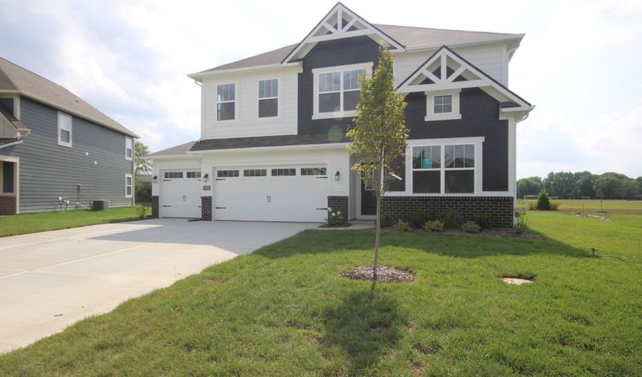 7291 Standish Ln, Avon, IN 46123 - 5 Beds, 3 Bath
