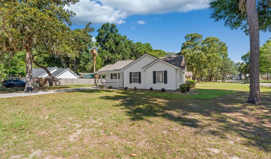 1 Folson Ct, Beaufort, SC 29907 - 3 Beds, 2 Bath