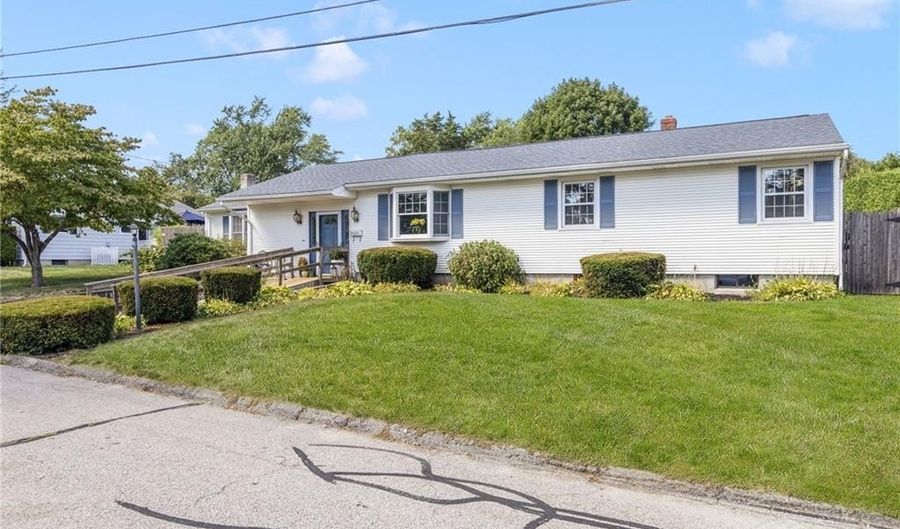 8 Meadow Ln, Coventry, RI 02816 - 4 Beds, 2 Bath